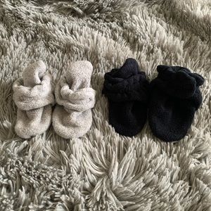 2 Pairs Zutano Fleece Booties 12 months